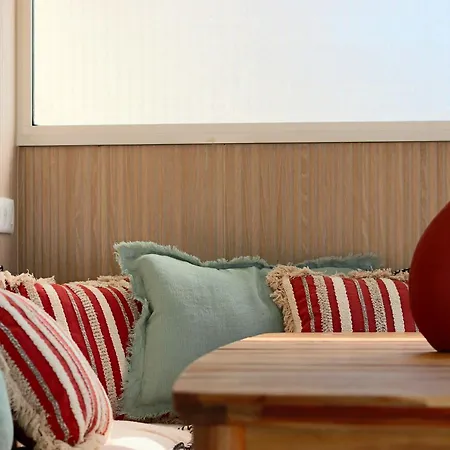 Rare! Oasis Btw Old & Daire *