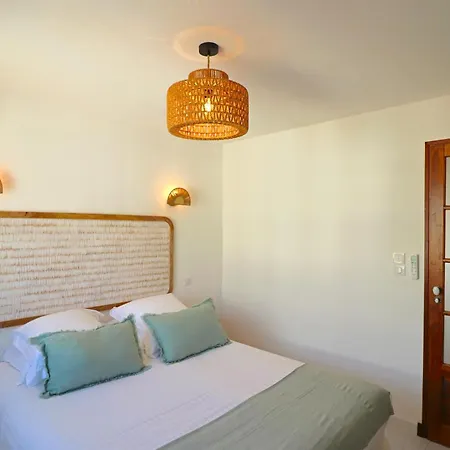 Rare! Oasis Btw Old & *