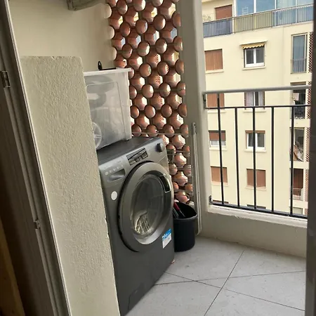 Apartment Rare! Oasis Btw Old & *
